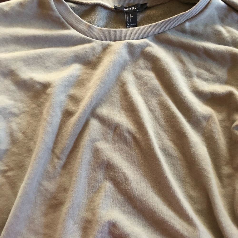 NWOT FOREVER 21 OLIVE GREEN CREW NECK